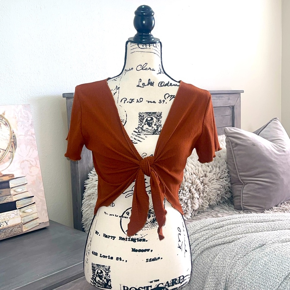 New w/out Tags 🏷️ - Spring/Summer Brown Color “Audrey 3+1” Crop Top- Size Small